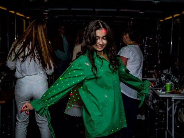 Речная прогулка «Зажигательное Disco» с музыкальным сопровождением