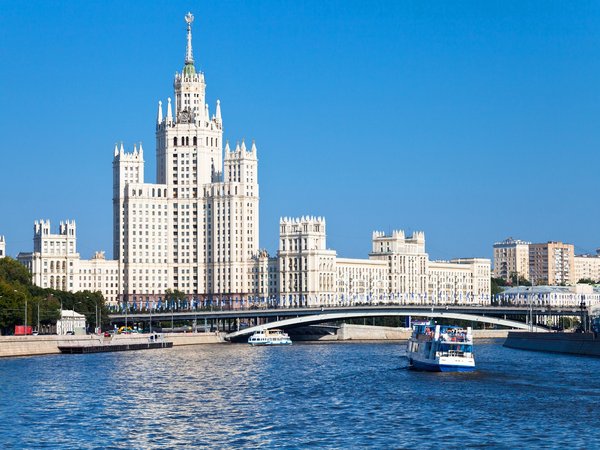 Ланч-круиз на теплоходе от парка «Зарядье»