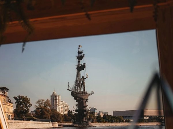 По Москве-реке — на теплоходе-ресторане - фото 3