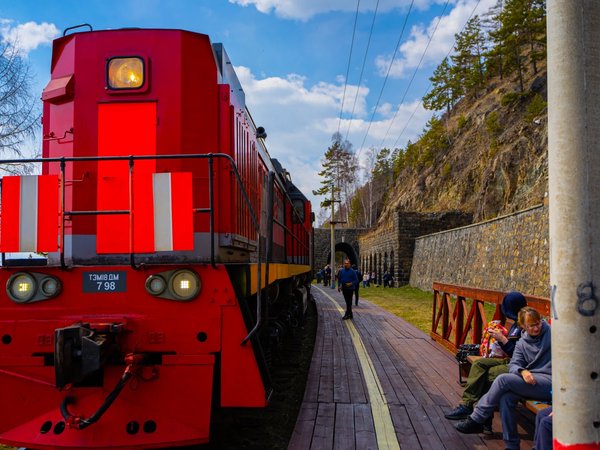 На катере по Байкалу вдоль КБЖД: из Иркутска в мини-группе