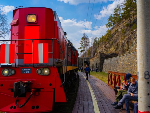 На катере по Байкалу вдоль КБЖД: из Иркутска в мини-группе - фото 1