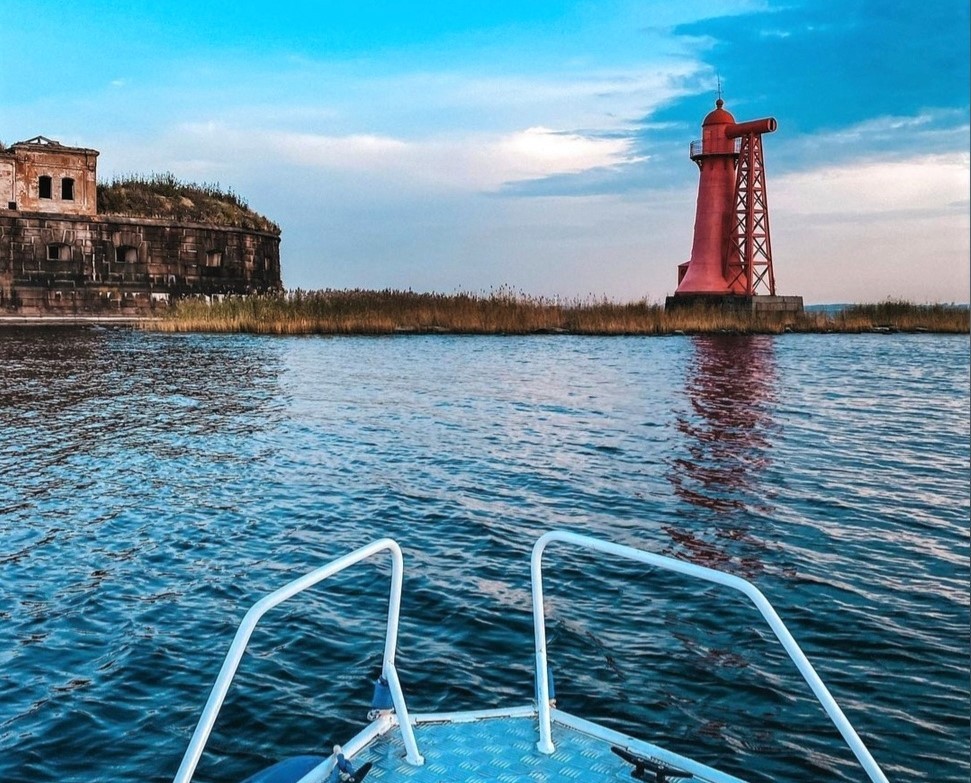 Морской Кронштадт: большая прогулка на катере с высадкой на форт