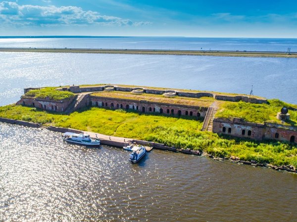 Морской Кронштадт: большая прогулка на катере с высадкой на форт - фото 2