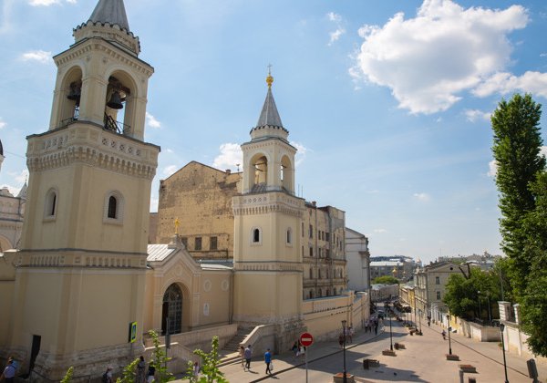 Ивановская горка - настоящая симфония историй и легенд старой Москвы