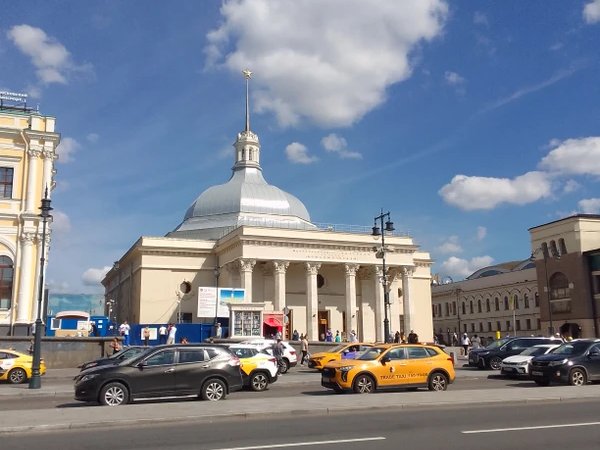 По центру Москвы на трамвае