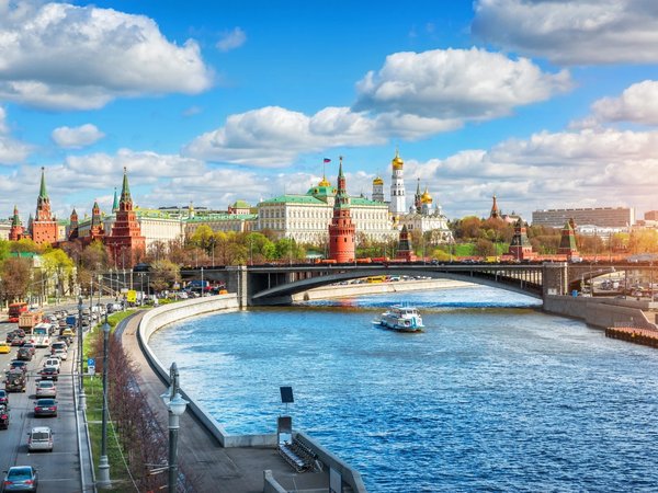 Речная прогулка «Лето в Москве»: от парка «Зарядье» до Киевского вокзала