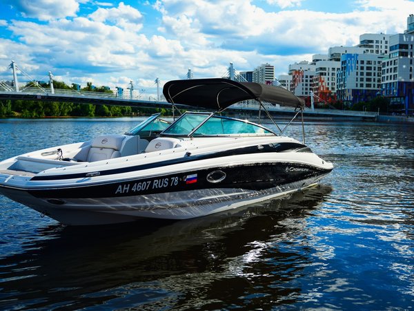 Прогулка по Москве-реке на катере Crownline