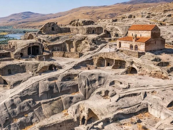 Духовная Мцхета и город в скале Уплисцихе — из Тбилиси - фото 2