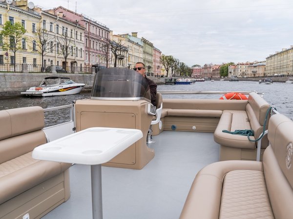 На катере по рекам и каналам Петербурга — с аудиогидом и музыкой - фото 3