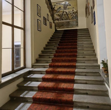 В закрытый особняк Тарасова на Патриарших