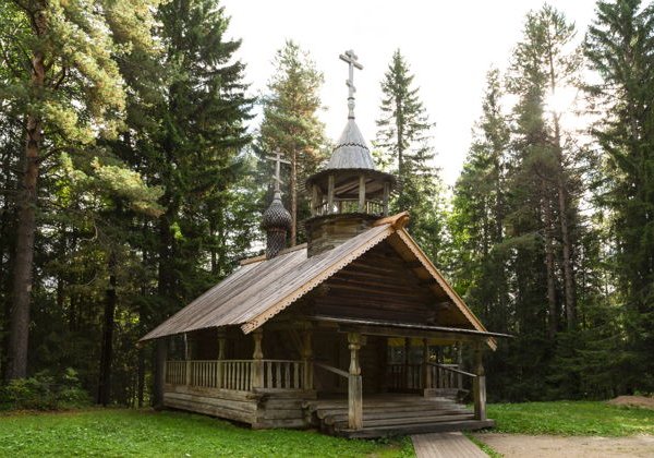 Деревянное зодчество Поморья: Музей Малые Корелы и старинные храмы - фото 1