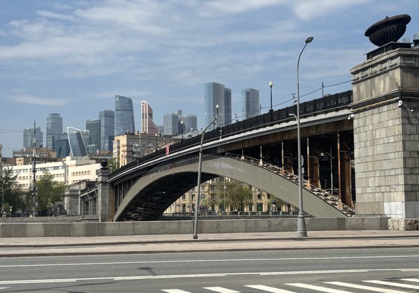 Тайны трёх башен: Призраки, секреты и шепчущие мосты Смоленской