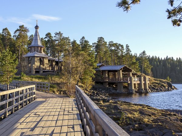 Малая водная кругосветка из Сортавалы: маяк, шхеры и высадка на острове - фото 4