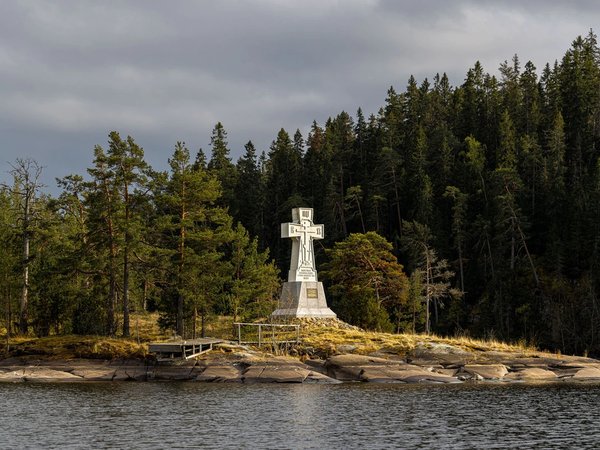 Малая водная кругосветка из Сортавалы: маяк, шхеры и высадка на острове - фото 3