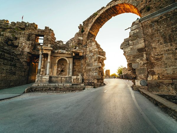 Поездка в Сиде: от современных витрин к древним колоннам - фото 3