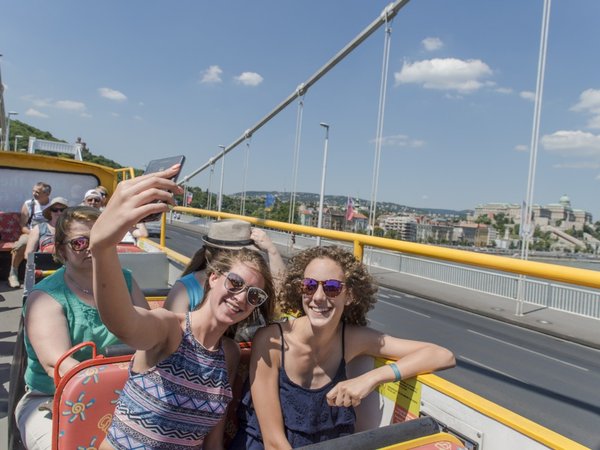 Будапешт в вашем ритме: автобус Hop-on Hop-off и прогулка с аудиогидом по Пешту - фото 3