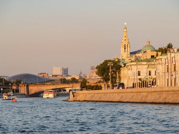 Праздничная прогулка в День города: DJ-сет и дискотека на теплоходе - фото 3