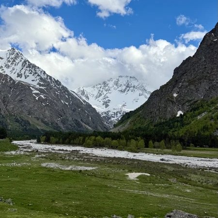 Чегемские водопады и «Город мёртвых» — на минивэнах из Нальчика
