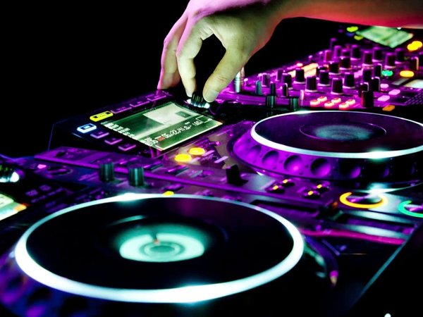 Вечерняя прогулка на теплоходе «Муз-экспресс» с ужином и DJ (18+) - фото 4