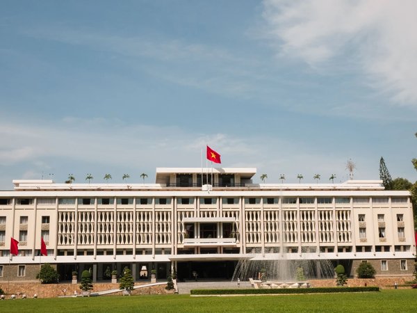 Магия вечернего Сайгона: от старых кварталов до огней на реке - фото 4