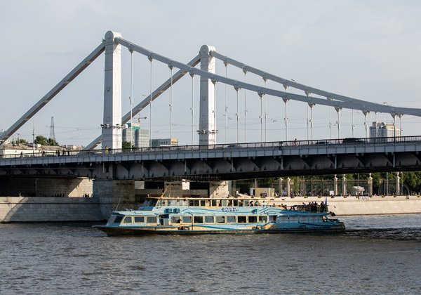 Круиз на дизайнерском теплоходе «Волна» от причала «Китай-город/Устьинский»