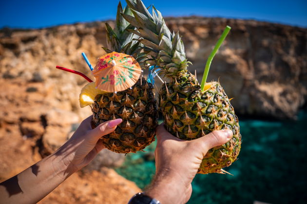 Круиз на катамаране к лагунам и пещерам острова Комино - фото 1