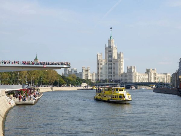 Речная прогулка «Лето в Москве»: от Киевского вокзала до парка «Зарядье» - фото 1