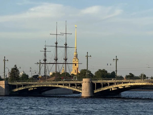 Ночная прогулка на развод мостов на электросудах нового поколения - фото 2