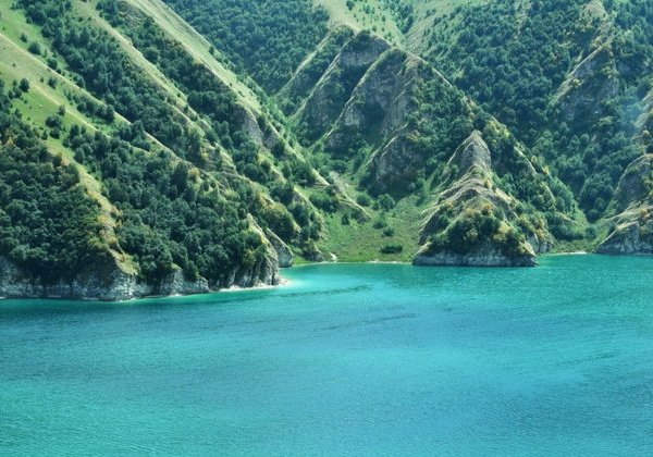 Дневные горы и вечерние мечети: озеро Кезеной-Ам, село Хой, Аргун и Шали - фото 1