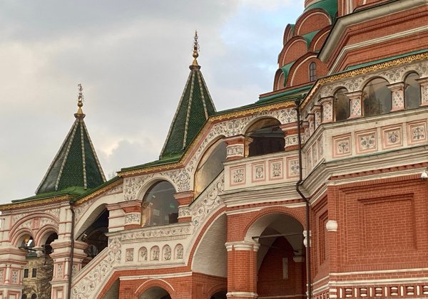 КРАСНАЯ - преКРАСНАЯ площадь для взрослых и детей
