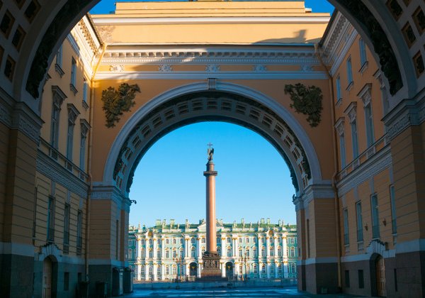 Три взгляда на город: неклассическая прогулка по Петербургу