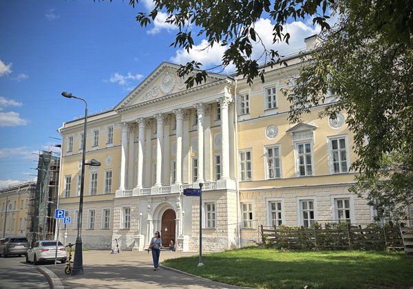 Московские усадьбы и их обитатели: прогулка по Гороховому полю