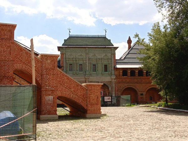 Крутицкое подворье — уголок старой Москвы - фото 1