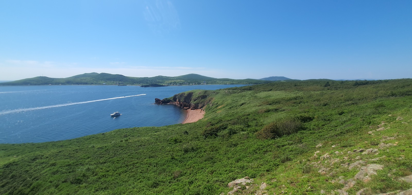 На остров Попова — по суше и морю
