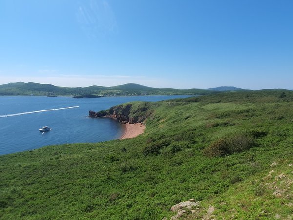 На остров Попова — по суше и морю