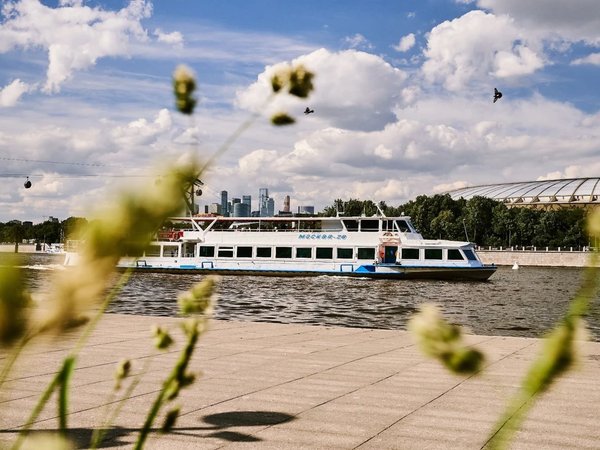 Речная прогулка от Воробьёвых гор до Новоспасского моста: в одну сторону или круговая на выбор - фото 1