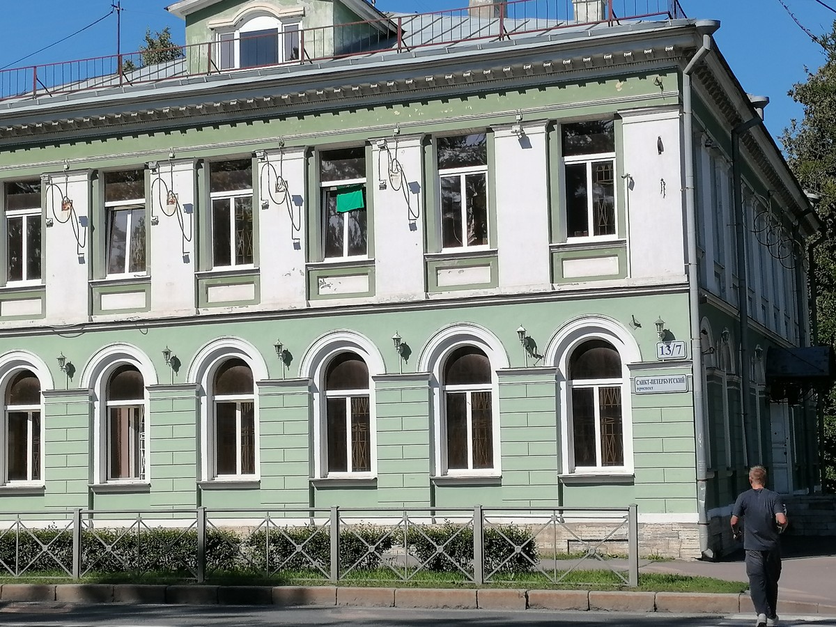 Первая встреча с нефонтанным Петергофом: прогулка в мини-группе - фото 3