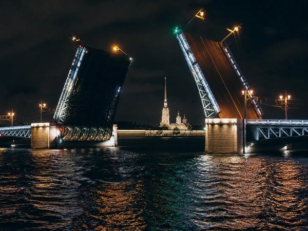 Вечерний Петербург: центр на автобусе + разводные мосты на теплоходе