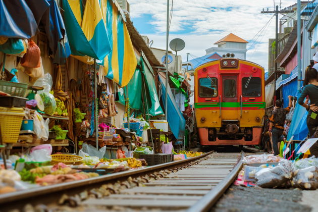 Два знаменитых рынка Таиланда — Дамноен Садуак и Мэклонг - фото 1