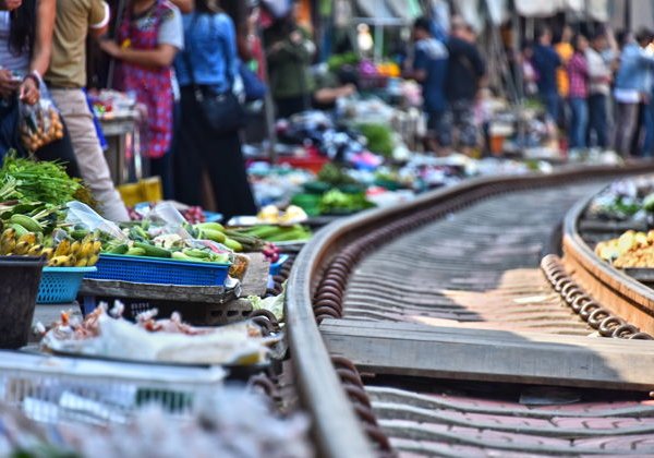 Два знаменитых рынка Таиланда — Дамноен Садуак и Мэклонг - фото 3