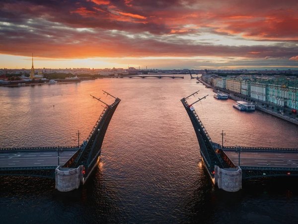 Ужин под разводными мостами — на электросудне «Ломоносов» - фото 1