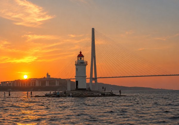 Вечерняя прогулка на катере вдоль Владивостока