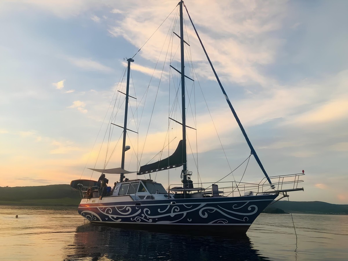 По волнам Японского моря на яхте с маской, сапом и деликатесами (мини-группа) - фото 1
