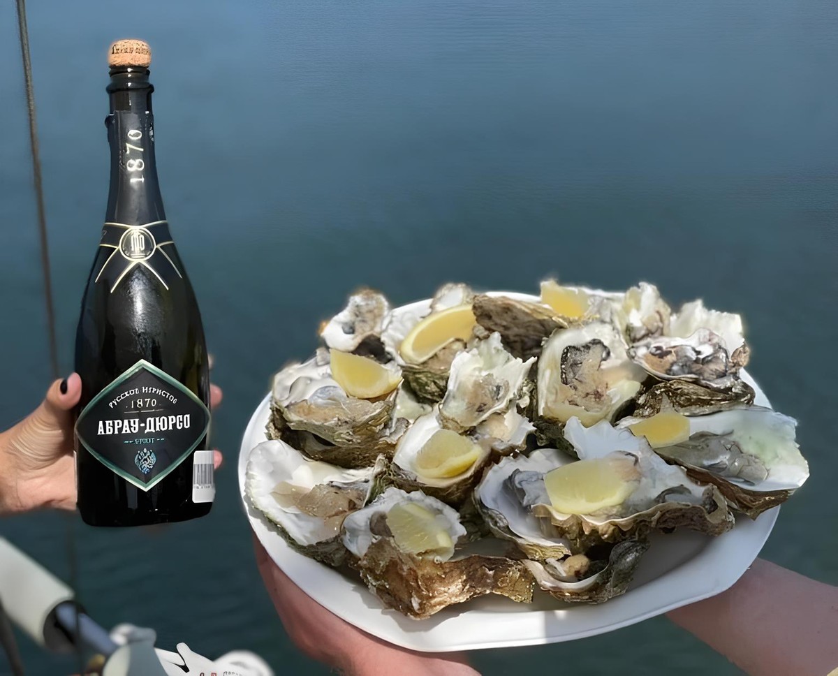 По волнам Японского моря на яхте с маской, сапом и деликатесами (мини-группа) - фото 3