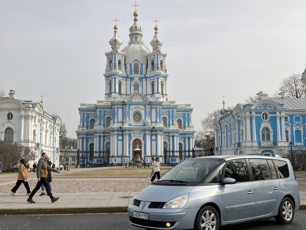 Обзорная экскурсия на машине по центру Петербурга - фото 1