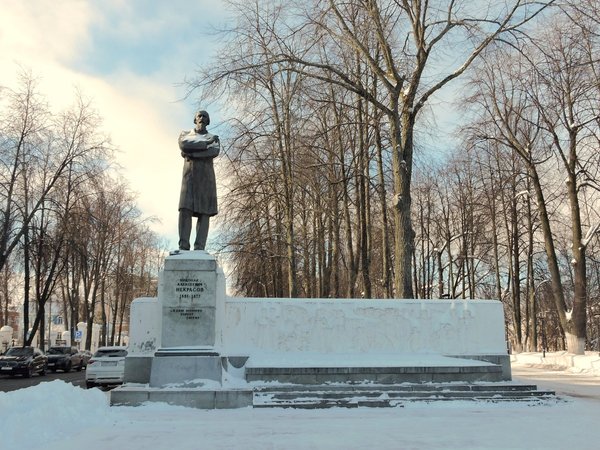 Утро на Волге: прогулка по набережной Ярославля
