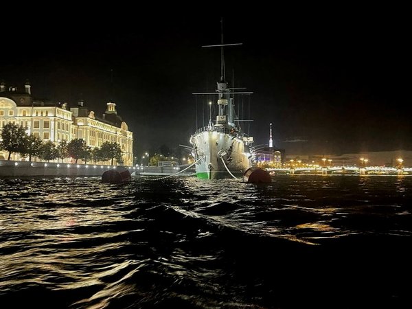 Ночь, катер, развод мостов - фото 3