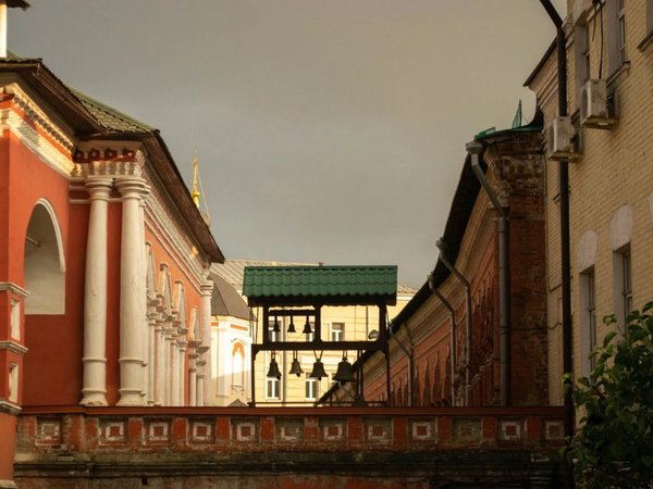 Вечерняя экскурсия по Высоко-Петровскому монастырю