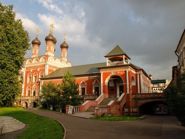 Вечерняя экскурсия по Высоко-Петровскому монастырю - фото 4