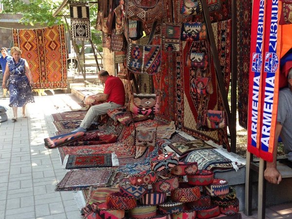 Винтажные лавочки Еревана - фото 2
